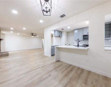 7601 West Gate Blvd - Photo Thumbnail 9