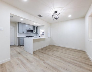 7601 West Gate Blvd - Photo Thumbnail 8