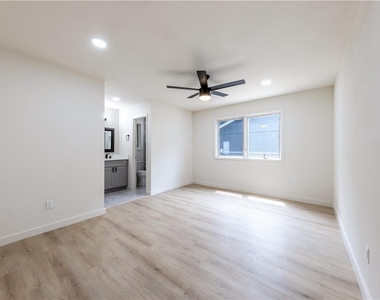 7601 West Gate Blvd - Photo Thumbnail 19