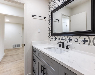 7601 West Gate Blvd - Photo Thumbnail 18