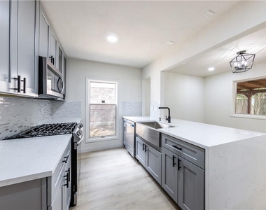 7601 West Gate Blvd - Photo Thumbnail 11