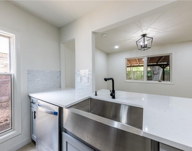 7601 West Gate Blvd - Photo Thumbnail 12