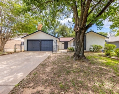 7601 West Gate Blvd - Photo Thumbnail 2
