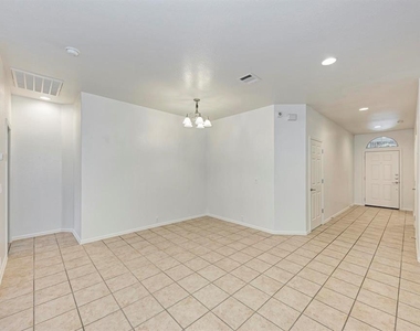412 Golden Eagle Ln - Photo Thumbnail 10