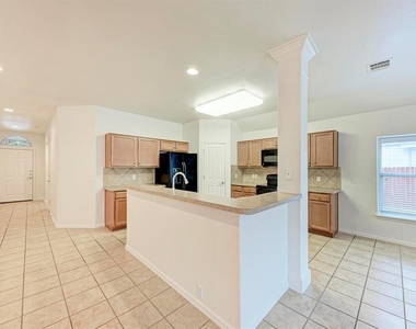 412 Golden Eagle Ln - Photo Thumbnail 7