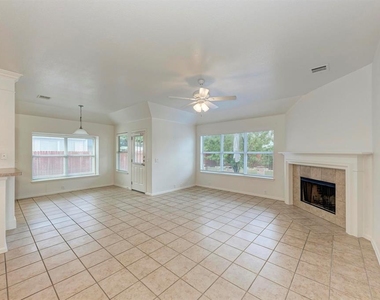 412 Golden Eagle Ln - Photo Thumbnail 12