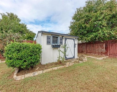 412 Golden Eagle Ln - Photo Thumbnail 26