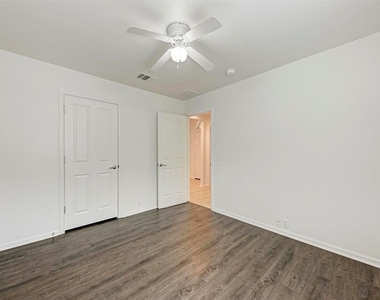 412 Golden Eagle Ln - Photo Thumbnail 24