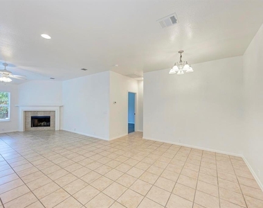 412 Golden Eagle Ln - Photo Thumbnail 15