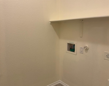 13904 Lyndon B Johnson St - Photo Thumbnail 17