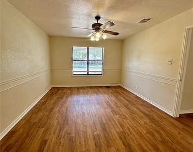 3419 Bluebonnet Trl - Photo Thumbnail 9