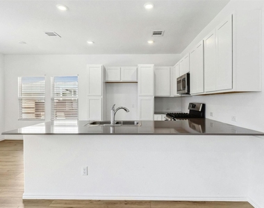 161 Santa Julia St - Photo Thumbnail 2