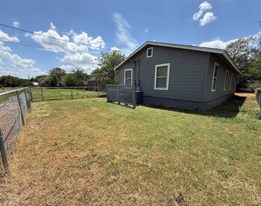 1009 Alex St - Photo Thumbnail 8