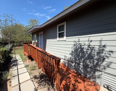 1009 Alex St - Photo Thumbnail 7