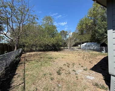 1009 Alex St - Photo Thumbnail 9