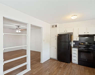 1212 Hollow Creek Dr - Photo Thumbnail 5