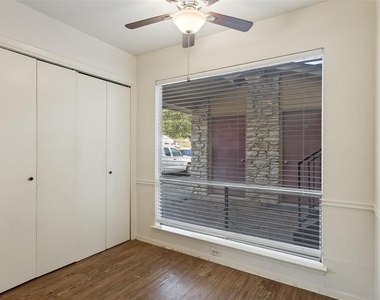 1212 Hollow Creek Dr - Photo Thumbnail 3