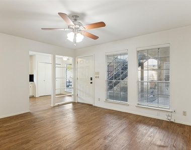 1212 Hollow Creek Dr - Photo Thumbnail 2