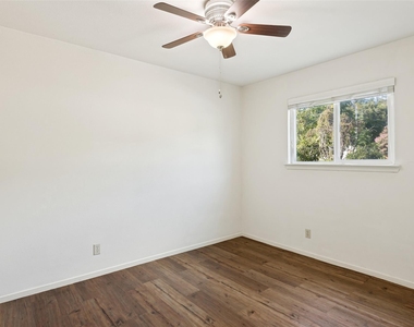 1212 Hollow Creek Dr - Photo Thumbnail 7