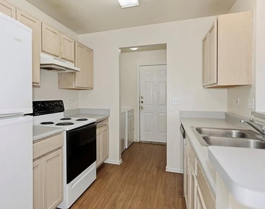 844-846 Sagewood Trl - Photo Thumbnail 3