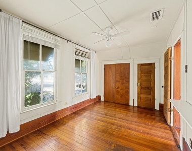 3205 Guadalupe St - Photo Thumbnail 10