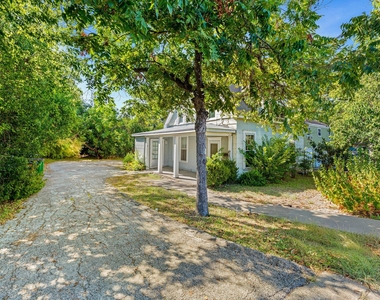 3205 Guadalupe St - Photo Thumbnail 3
