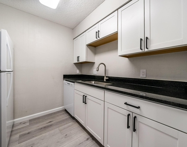428 S Sailmaster St - Photo Thumbnail 2