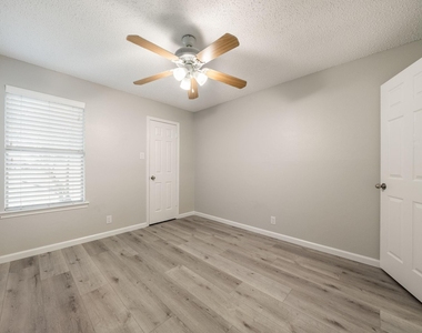 428 S Sailmaster St - Photo Thumbnail 14