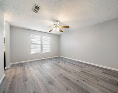 428 S Sailmaster St - Photo Thumbnail 5