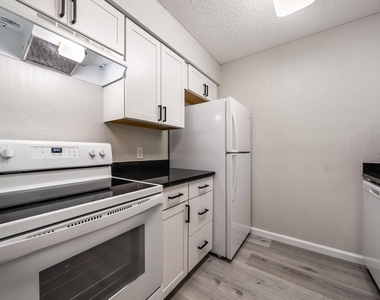428 S Sailmaster St - Photo Thumbnail 3