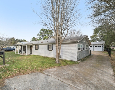 902 Turney St - Photo Thumbnail 7