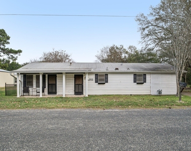 902 Turney St - Photo Thumbnail 5
