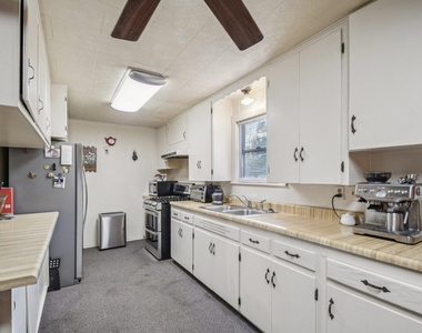 902 Turney St - Photo Thumbnail 13
