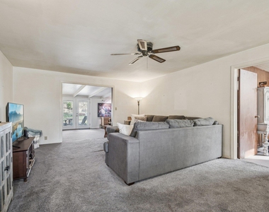 902 Turney St - Photo Thumbnail 9