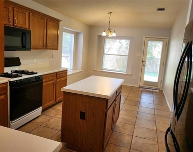 3129 Jazz St - Photo Thumbnail 7