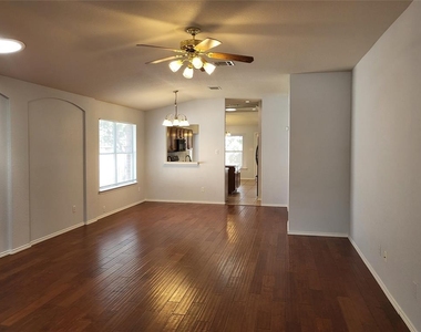 3129 Jazz St - Photo Thumbnail 4