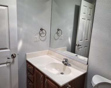 3129 Jazz St - Photo Thumbnail 6