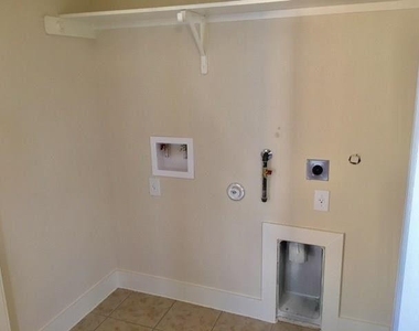 2213 Katy Ln - Photo Thumbnail 10
