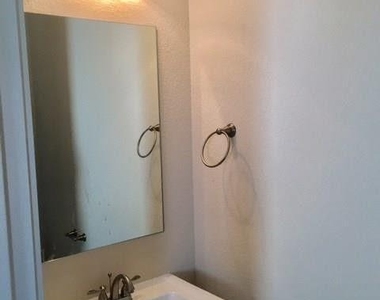2213 Katy Ln - Photo Thumbnail 5