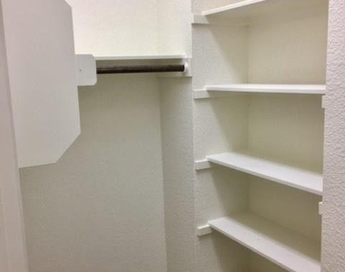 2213 Katy Ln - Photo Thumbnail 11
