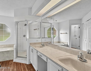 8426 Country Bend Circle W - Photo Thumbnail 16