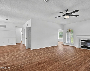 8426 Country Bend Circle W - Photo Thumbnail 9