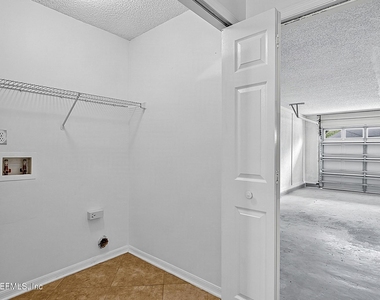 8426 Country Bend Circle W - Photo Thumbnail 25