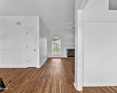 8426 Country Bend Circle W - Photo Thumbnail 3