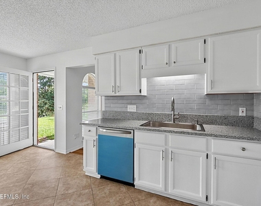 8426 Country Bend Circle W - Photo Thumbnail 13
