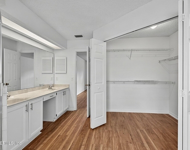 8426 Country Bend Circle W - Photo Thumbnail 20