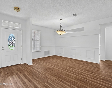 8426 Country Bend Circle W - Photo Thumbnail 5