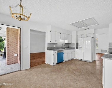 8426 Country Bend Circle W - Photo Thumbnail 11