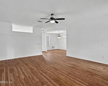 8426 Country Bend Circle W - Photo Thumbnail 8