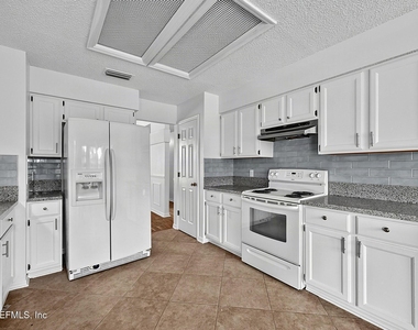 8426 Country Bend Circle W - Photo Thumbnail 12